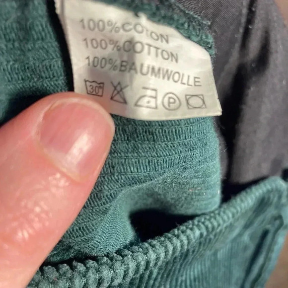 Galeries Lafayette  green corduroy shorts - Picture 3 of 4